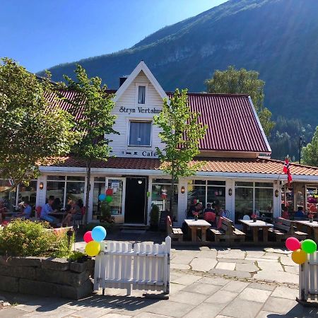 Stryn Kaffebar & Vertshus Exterior photo